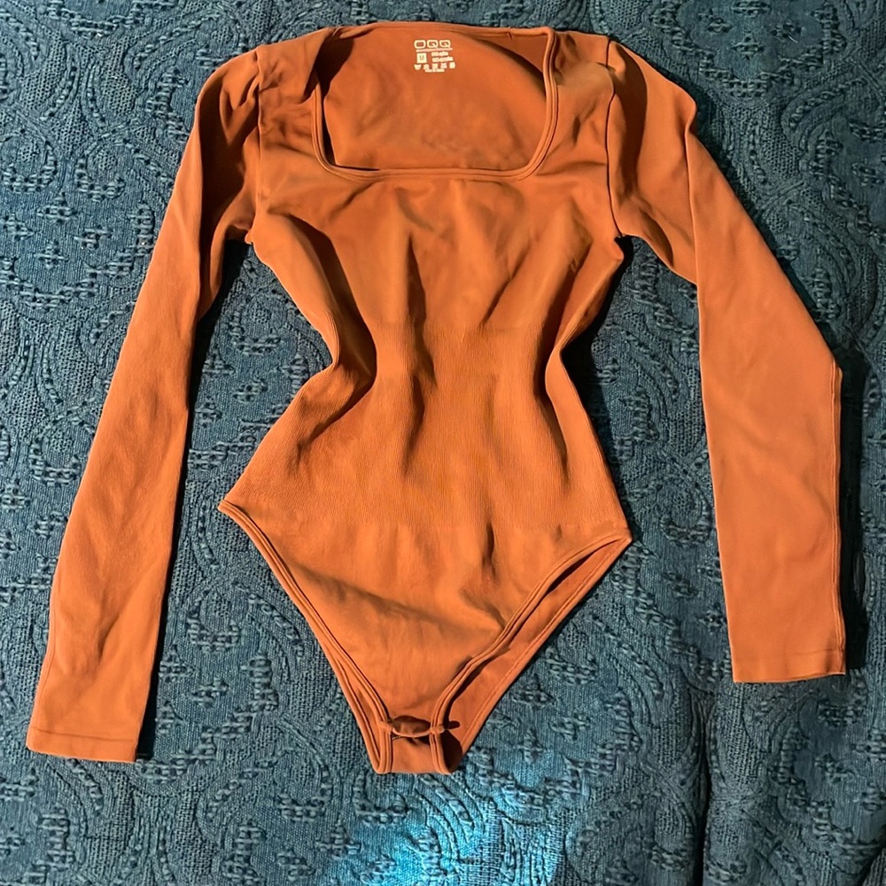 NEVER WORN SQUATE NECK BODY SUIT